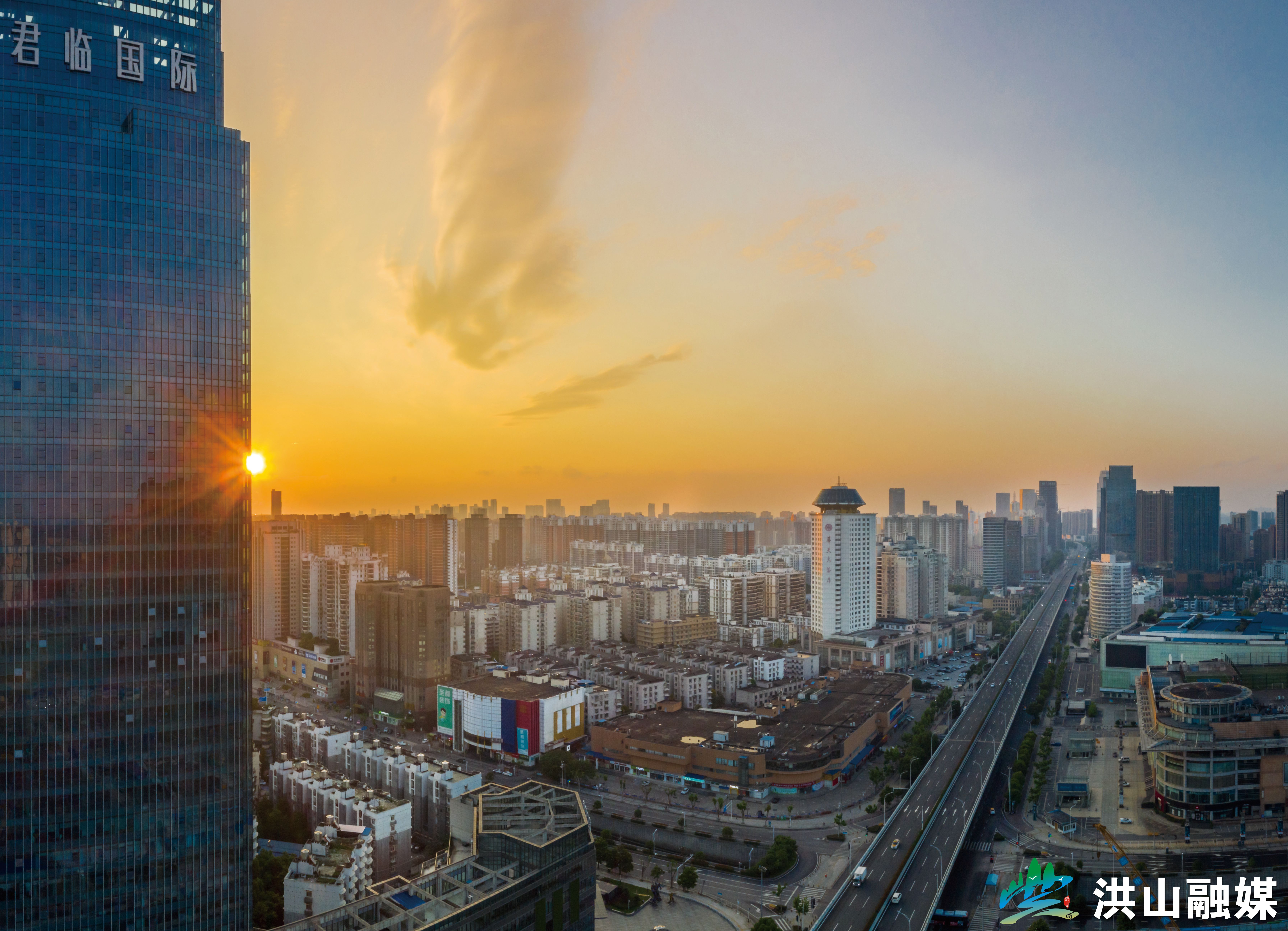 《总部经济》——何小白 - 武汉市洪山区人民政府门户网站